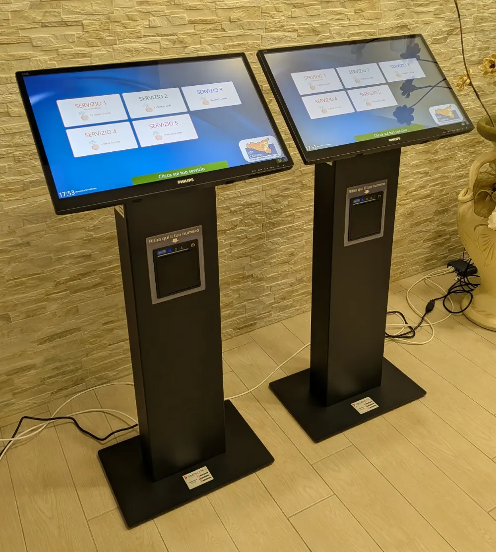 Totem touch screen elimina code per supermercato e GDO